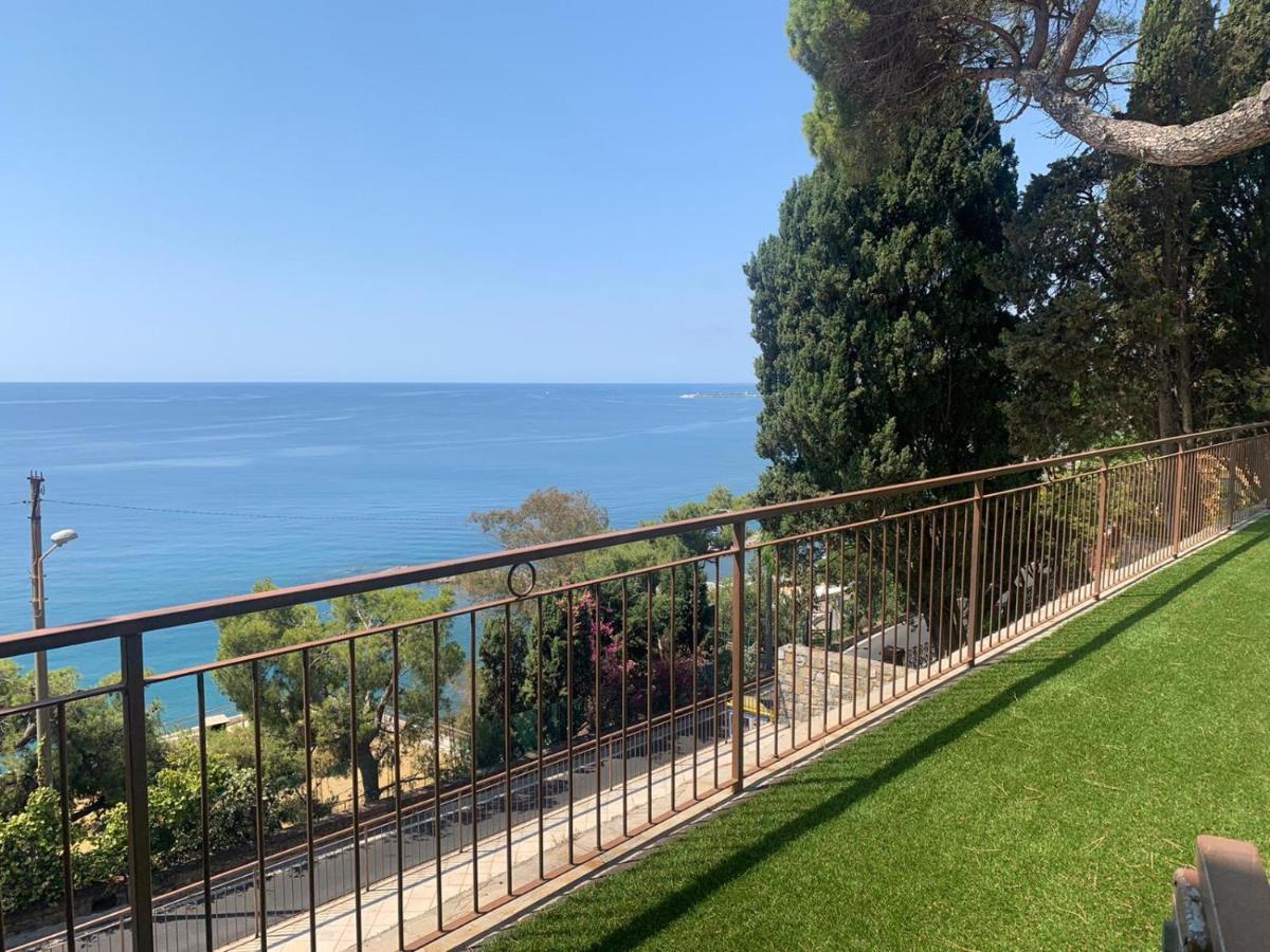 La Terrazza Nel Blu Apartment Imperia Exterior photo